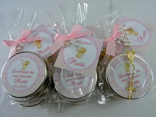 Lembrancinha de Batizado Velinha na Latinha e Mini Terço
