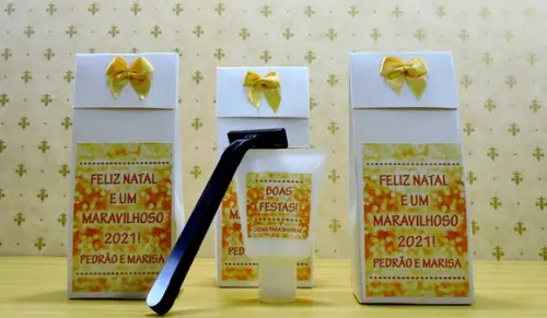 Lembrancinha de Casamento Barbeador e Creme Barba Padrinhos