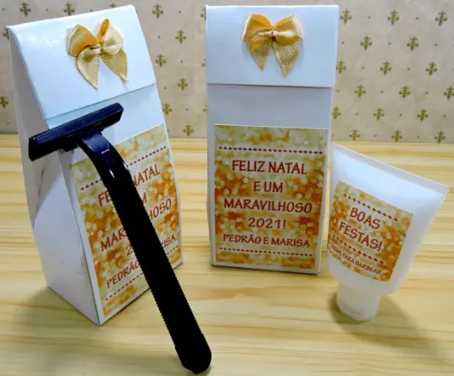 Lembrancinha de Casamento Barbeador e Creme Barba Padrinhos
