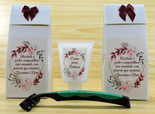 Lembrancinha de Casamento Barbeador e Creme Barba Padrinhos