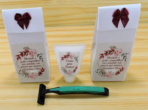 Lembrancinha de Casamento Barbeador e Creme Barba Padrinhos