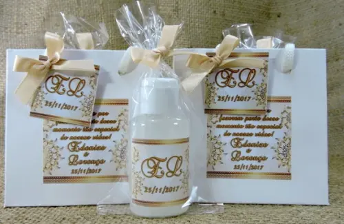 Lembrancinha de Casamento Bisnaga na Sacola Branca