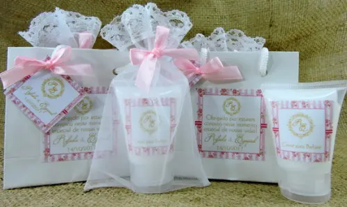 Lembrancinha de Casamento Hidratante na Organza e Sacolinha