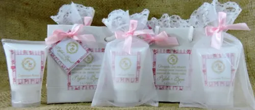 Lembrancinha de Casamento Hidratante na Organza e Sacolinha