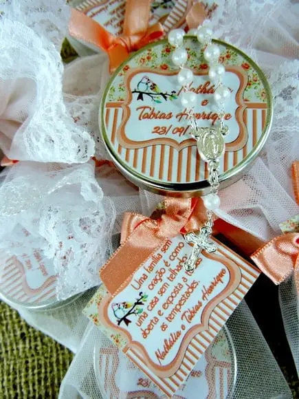 Lembrancinha de Casamento Latinha com Mini Terço