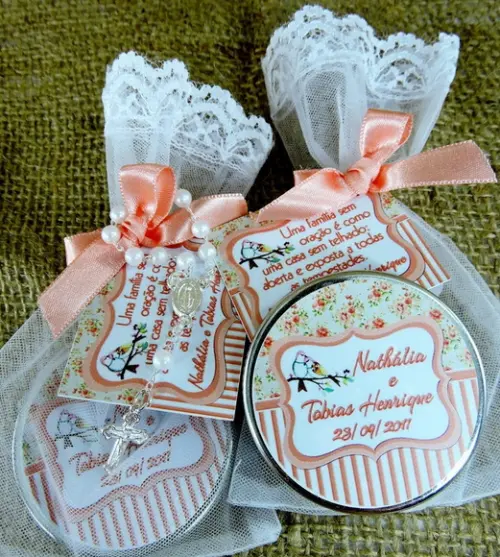 Lembrancinha de Casamento Latinha com Mini Terço