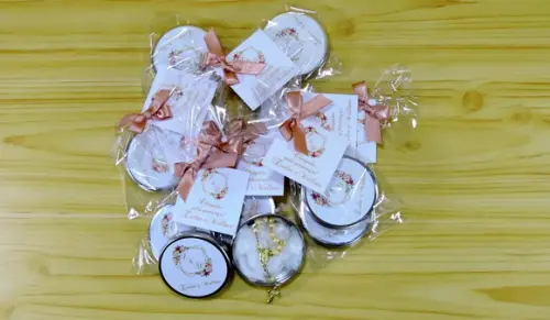 Lembrancinha de Casamento Mini Terço na Latinha e Tercinho