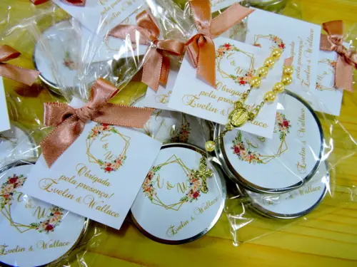 Lembrancinha de Casamento Mini Terço na Latinha e Tercinho