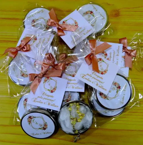Lembrancinha de Casamento Mini Terço na Latinha e Tercinho