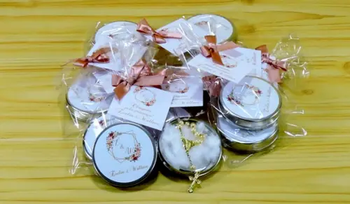 Lembrancinha de Casamento Mini Terço na Latinha e Tercinho