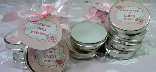 Lembrancinha de Chá de Fraldas Velinha na Latinha