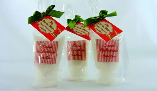 Lembrancinha de Dia das Mães Bisnaga Hidratante no Celofane