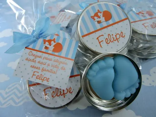 Lembrancinha de Maternidade Bebê Latinha com Pézinho Azul