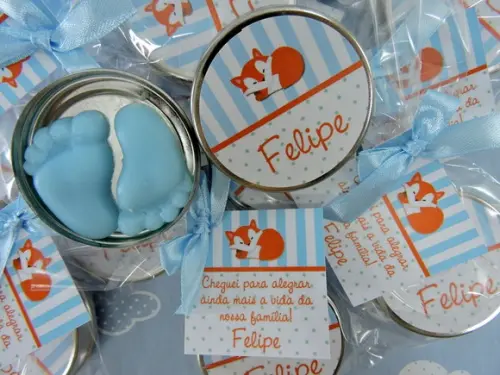 Lembrancinha de Maternidade Bebê Latinha com Pézinho Azul
