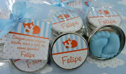 Lembrancinha de Maternidade Bebê Latinha com Pézinho Azul