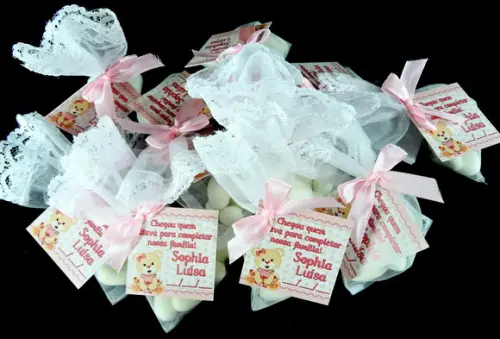 Lembrancinha de Nascimento Amêndoas na Organza Ursinha