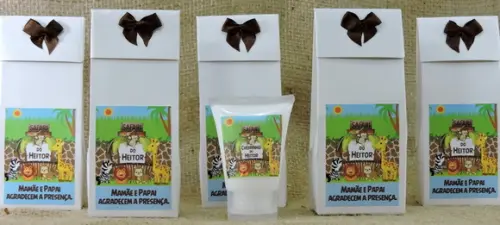 Lembrancinha de Nascimento Bisnaga com Creme na Caixinha