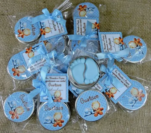 Lembrancinha de Nascimento Latinha com Pézinho