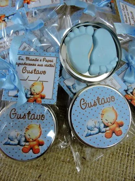 Lembrancinha de Nascimento Latinha com Pézinho