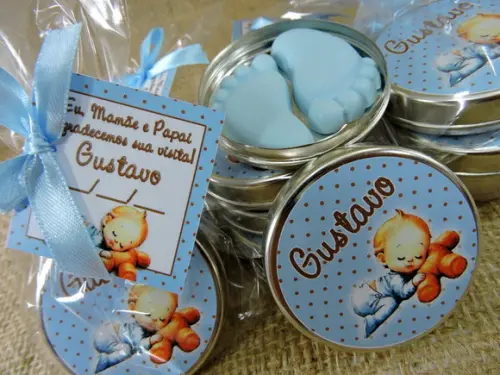 Lembrancinha de Nascimento Latinha com Pézinho