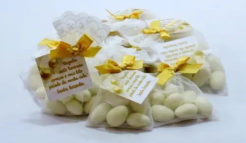 Lembrancinha de Natal 7 Amêndoas da Sorte Saquinho Organza