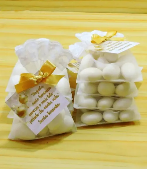 Lembrancinha de Natal 7 Amêndoas da Sorte Saquinho Organza