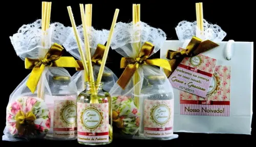 Lembrancinha de Noivado Difusor e Sachê Rosa e Dourado