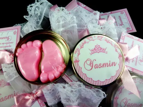 Lembrancinha Latinha Pézinho na Organza