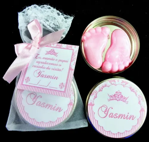 Lembrancinha Latinha Pézinho na Organza