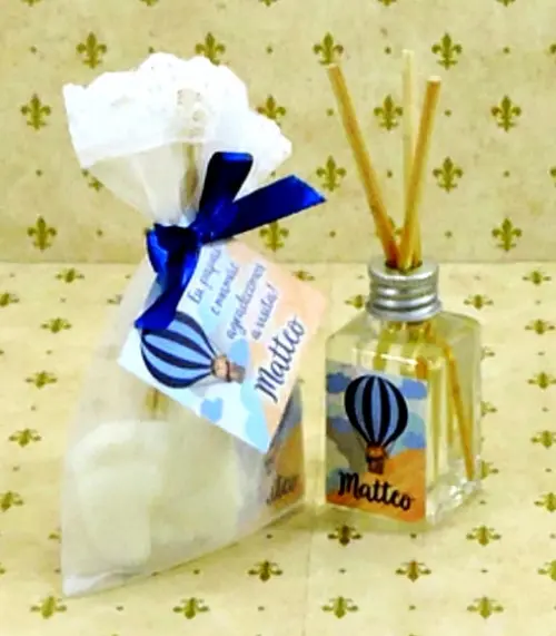 Lembrancinha Maternidade Par de Pézinho e Mini Aromatizador