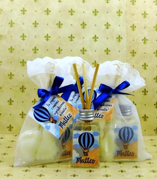 Lembrancinha Maternidade Par de Pézinho e Mini Aromatizador