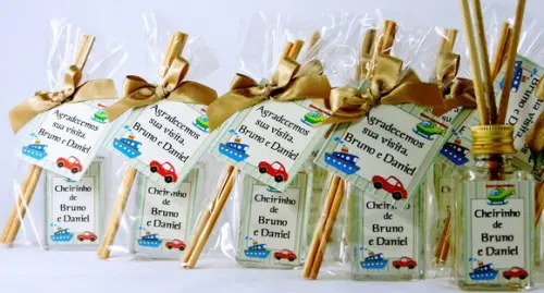 Lembrancinha Mini Aromatizante de Gêmeos Carrinho