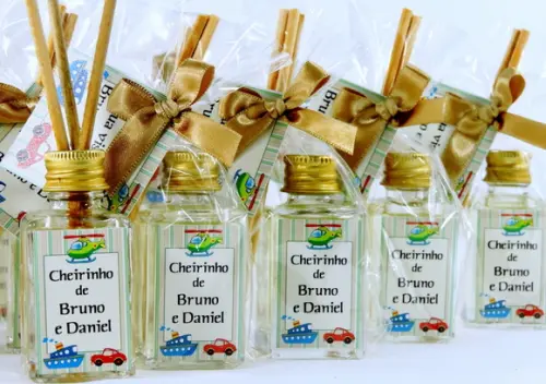 Lembrancinha Mini Aromatizante de Gêmeos Carrinho