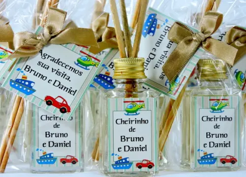 Lembrancinha Mini Aromatizante de Gêmeos Carrinho