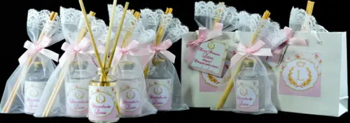 Lembrancinha Mini Difusor na Sacolinha Nascimento Coroa Rosa