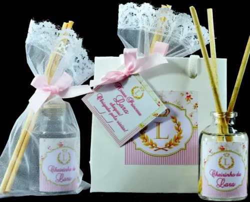 Lembrancinha Mini Difusor na Sacolinha Nascimento Coroa Rosa