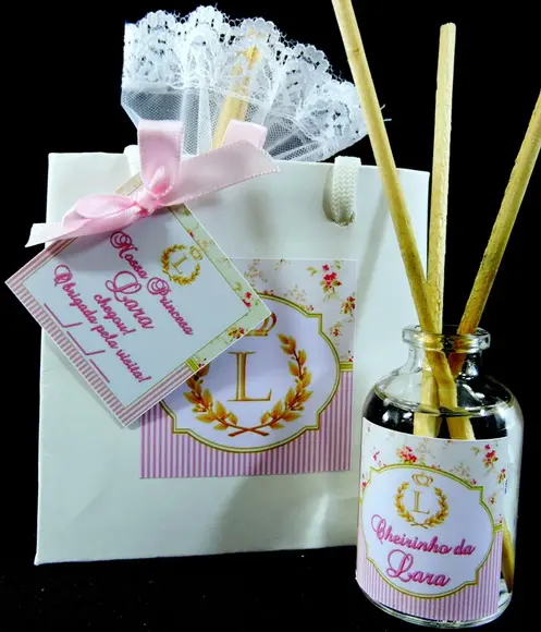 Lembrancinha Mini Difusor na Sacolinha Nascimento Coroa Rosa