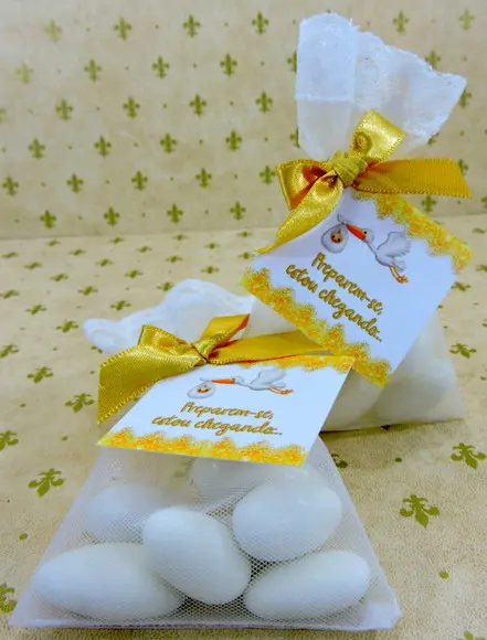 Lembrancinha Nascimento Amêndoas Saquinho Organza Cegonha