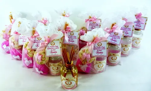 Mini Aromatizador e Dois Sachês Coroa