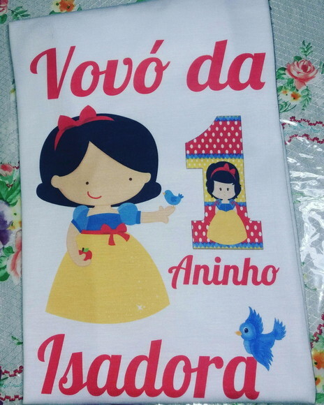Camiseta infantil branca de neve