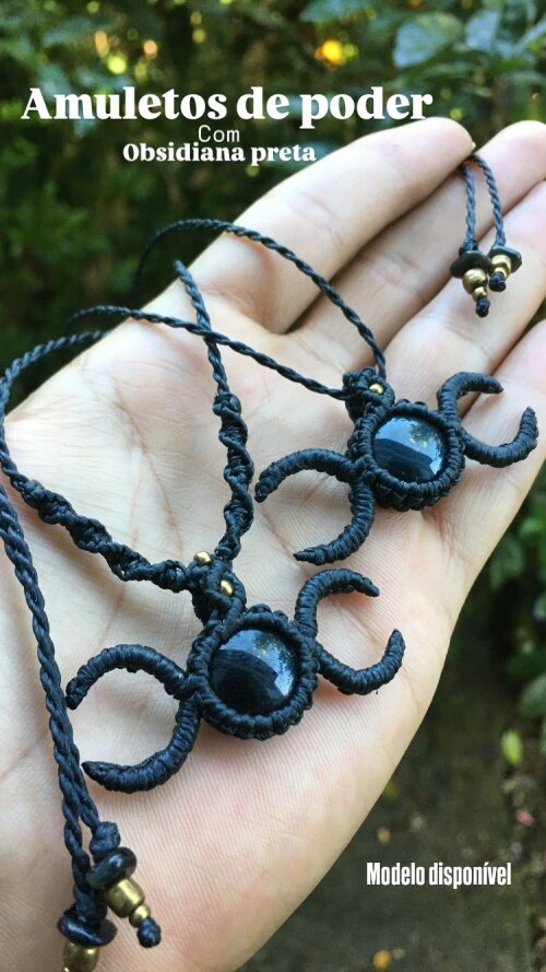 Colar em macrame tríplice lua 🌙 com pedra obsidiana preta - cordão ajustável