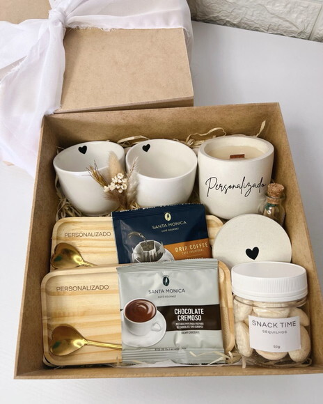 Kit Presente Casal Xícaras com Pires e Vela Personalizados