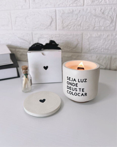 Vela Aromática no Pote Artesanal Frase Seja Luz