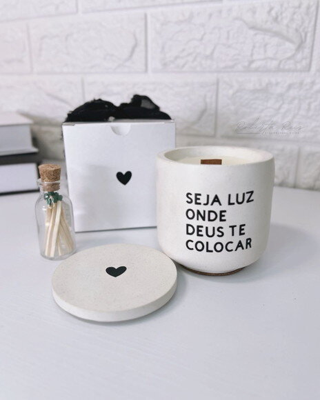 Vela Aromática no Pote Artesanal Frase Seja Luz