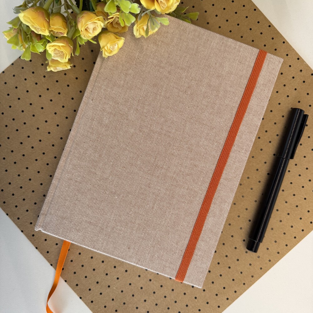 Caderno A5 (médio) pontilhado 100 folhas de 90g