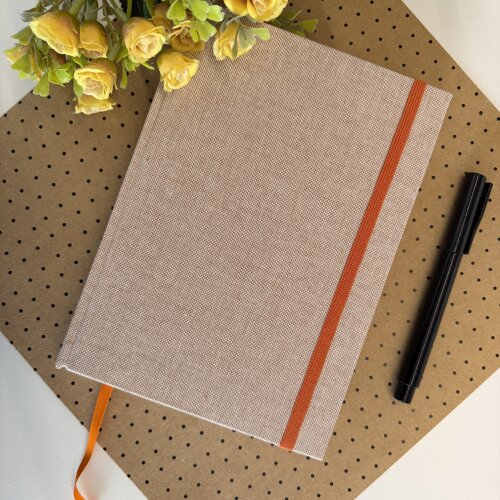 Caderno A5 (médio) pontilhado 100 folhas de 90g