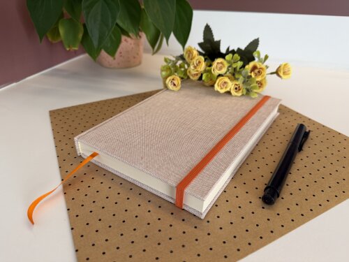 Caderno A5 (médio) pontilhado 100 folhas de 90g