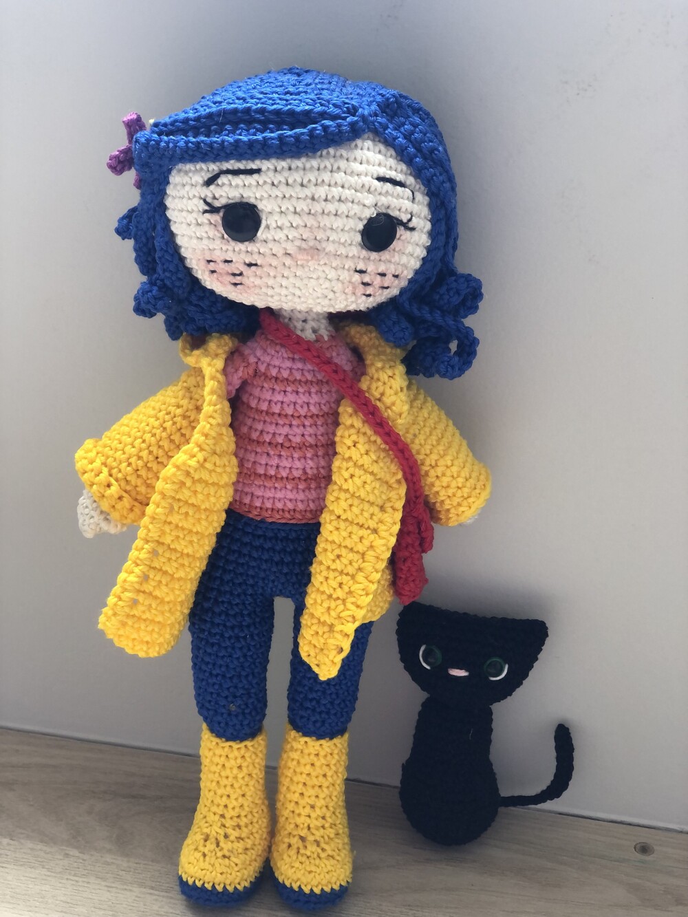Coraline em amigurumi