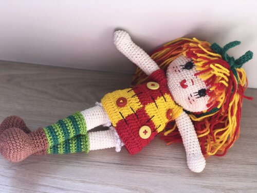 Emilia em amigurumi