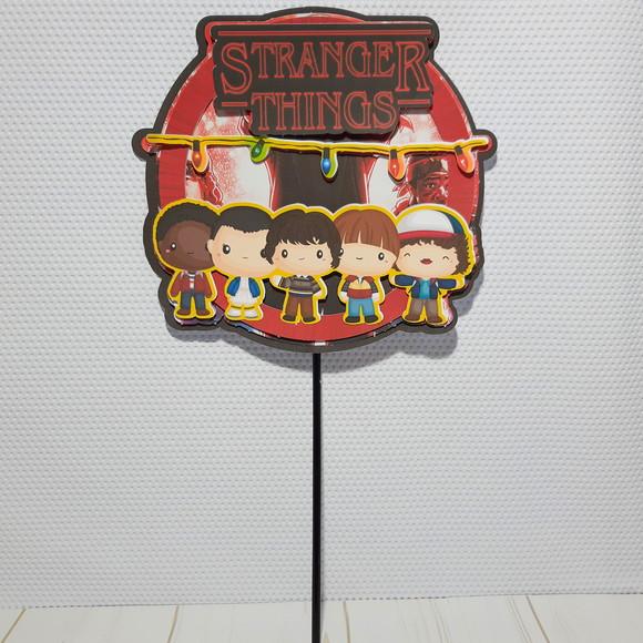 Topo de Bolo Stranger Things